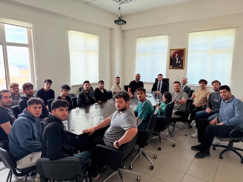 Burdur Mehmet Akif Üniversitesi Öğrencileri Kaymakamımız Sayın İbrahim CESUR'u Ziyaret Etti.